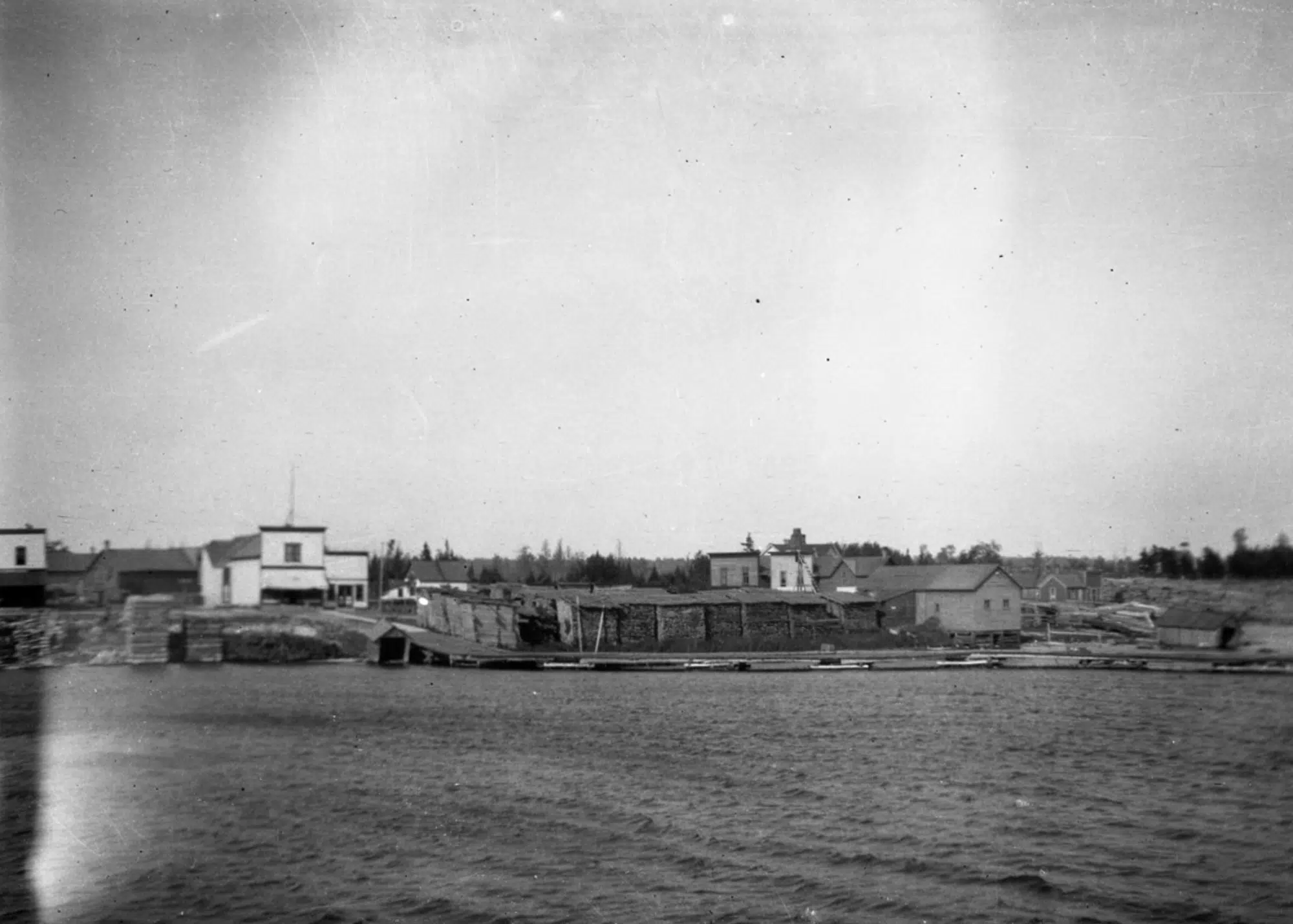 Buildings on unidentified shoreline, ca. 1900-09 (probably Hessel).