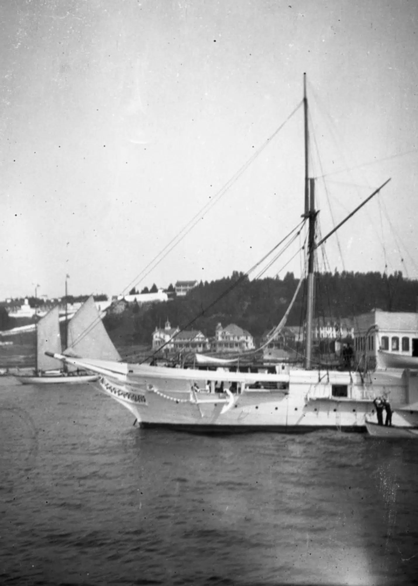 Boat near shore of Mackinac Island, ca. 1900-09, part of the Leopold family collection.